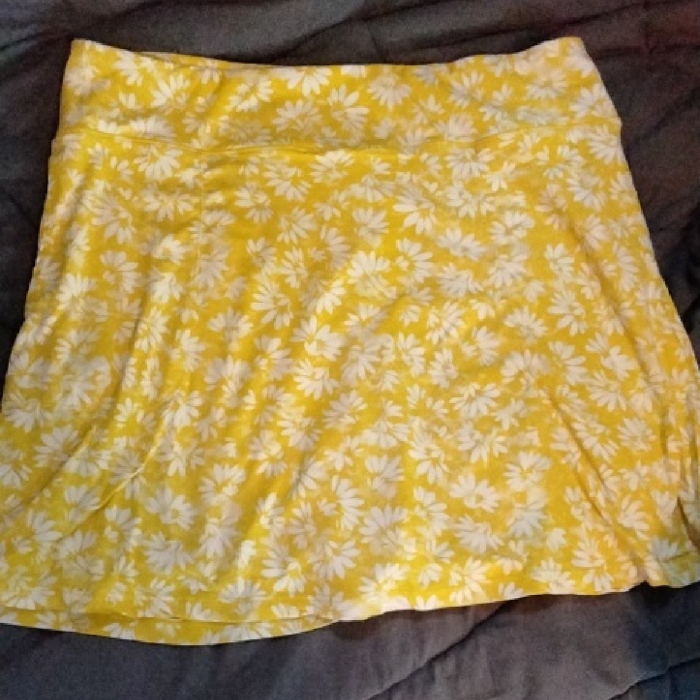 Yellow And White Floral Skort. Size L